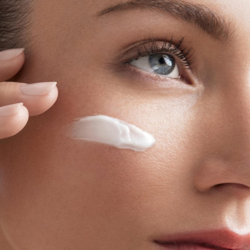 Biotherm Aquasource Hydra Barrier Cleanser To Soothe And Strengthen The Skin Barrier From The Very First Use, With Biotech Plankton, Bio-Ceramides, And Vitamin B3, 5.1 Fl.Oz.
